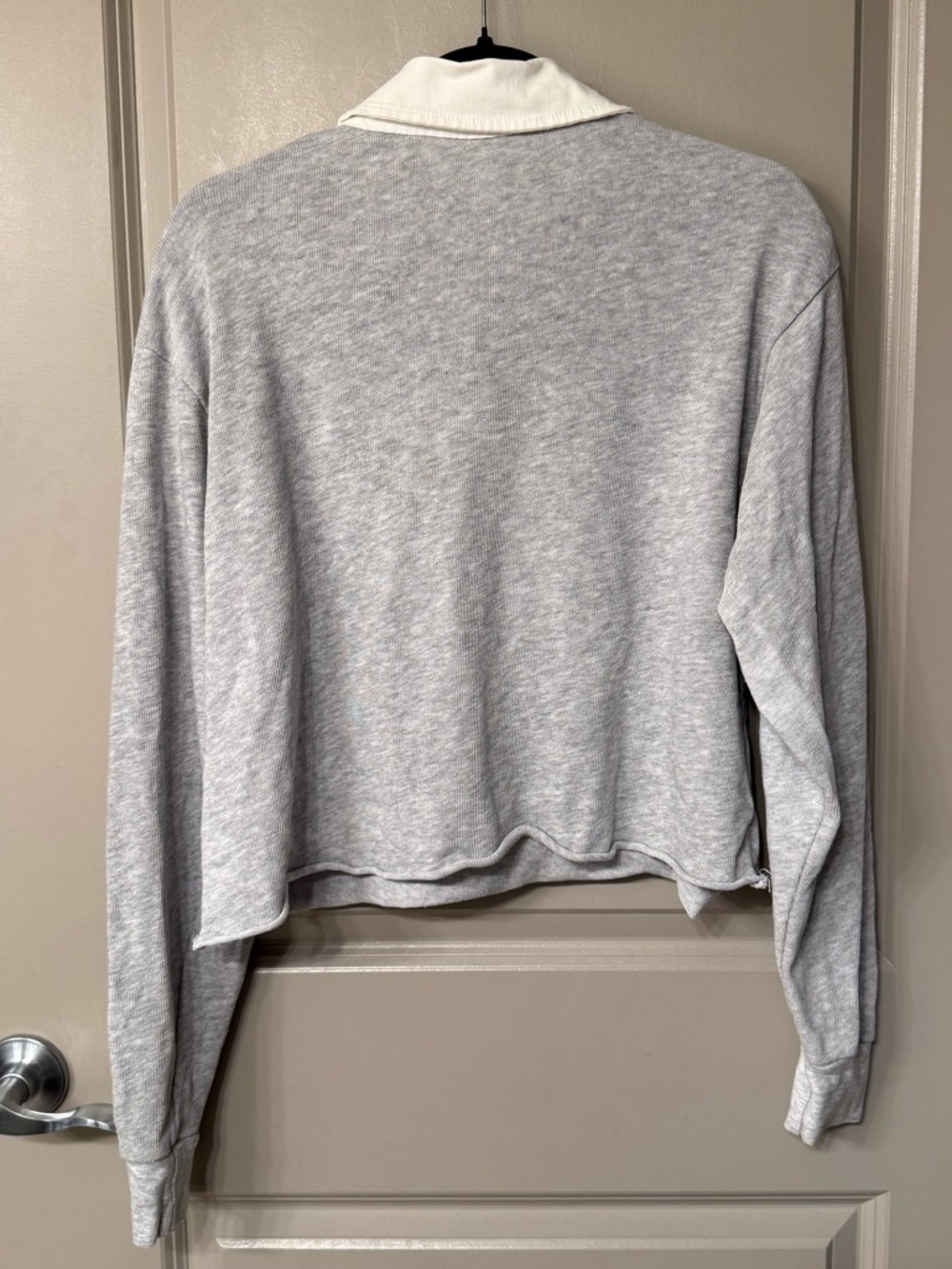 Brandy Melville Collared Long Sleeve Crop Top - Picture 4 of 7